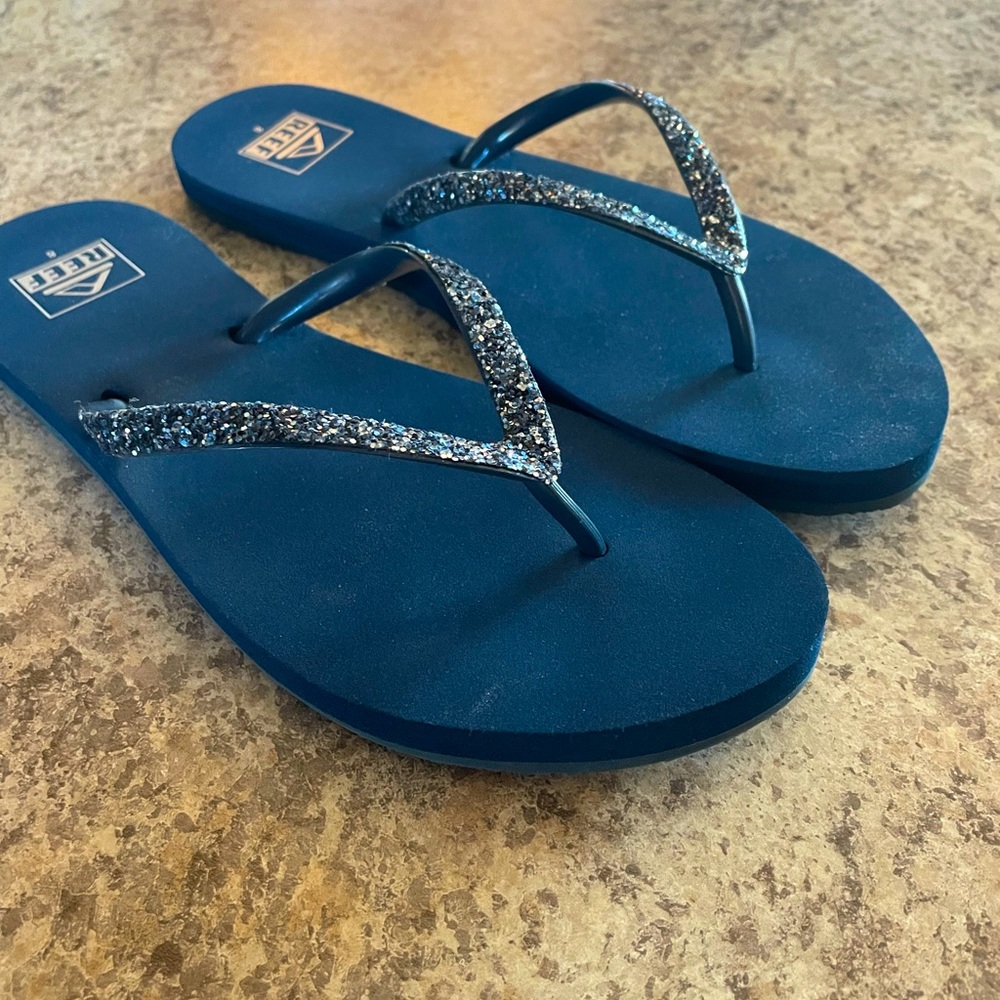 Navy Reef Flip Flop Sandals Size 8